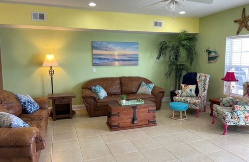 Crescent Beach Condo | Bubbles Up. Ocean View Corner Unit in Coconut Grove. North Myrtle Beach, SC
