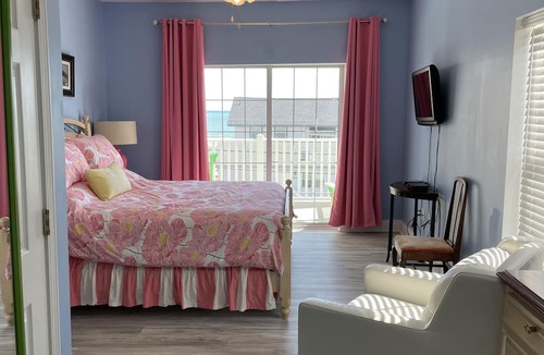 Crescent Beach Condo | Bubbles Up. Ocean View Corner Unit in Coconut Grove. North Myrtle Beach, SC