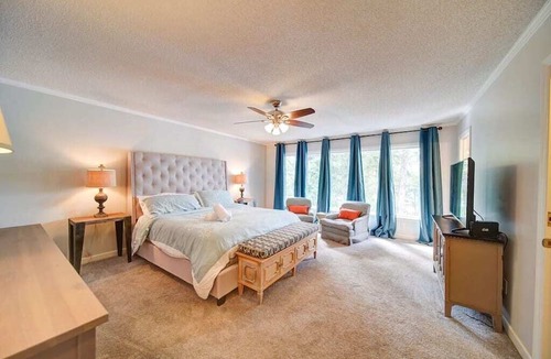 Bowling Green House | UNMATCHED Lake Vibes + Private Beach +BOAT Option +Watersports +Spacious 5BR/4BA