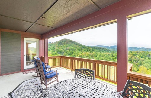 Banner Elk Condo | Grand Oaks RC4- Mountain Condo, Gated Resort, Indoor/Outdoor Pools & Hot Tub