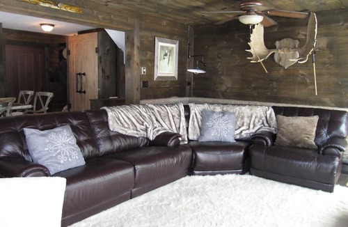 Hidden Valley House | Luxury 3 Bedroom Hidden Valley Retreat with Lake & Slope Views
