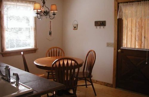 Old Town Cabin | Family friendly cabins near Galax, VA & the Blue Ridge Music Center