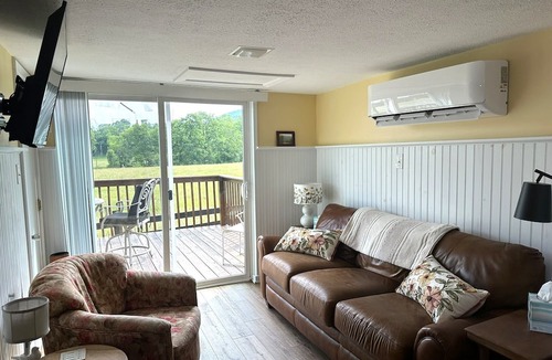 Fishers Hill House | Springhouse Cottage at 200-Acre Shenandoah River Retreat Mountain & River Views