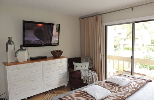Hilton Head Island Villa | ☆Forest Beach☆Luxury☆3BR Villa☆5 Min. Walk to Beach☆Private Pool☆3 TVs☆Sleeps 8☆