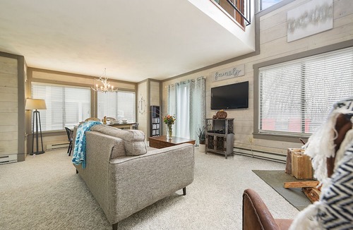 Hidden Valley House | Kooser by Bliss Havens · Hot Tub, Sauna, Wood Stove & Jacuzzi at Hidden Valley