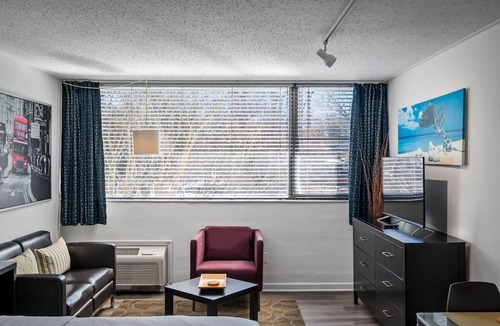 Brookwood Apartment | (CCK) Modern Studio, Walkable to Midtown, 1 Block from MARTA