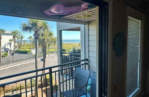 Hilton Head Island Condo | Seabatical-Beautiful ocean view! w/new bikes & Chairs