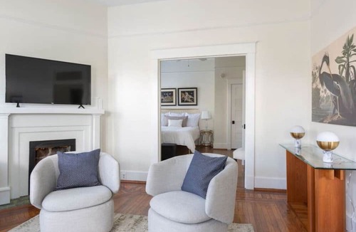 Cannonborough Elliotborough House | A3 at Saint Philip Square, One Block to King, Spacious Historic Stay