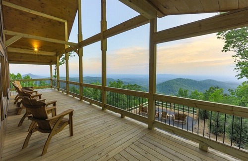 Jasper Cabin | Above The Clouds | Talking Rock, GA