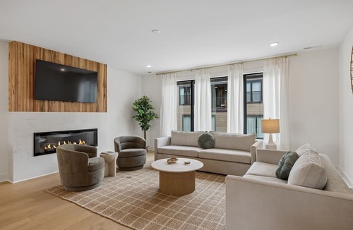 Hurwood Heights Condo | Luxury home with rooftop hot tub & panoramic views