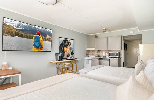 Fort Sanders Apartment | Studio South (On UT Campus & Free Parking)