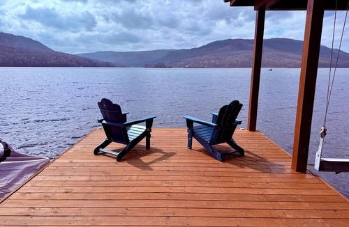 Whiteside House | Peaceful lake house retreat with hot tub, dock, and fire pit.