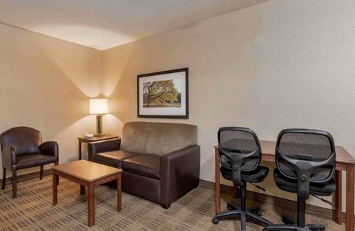 Executive Park Apartment | 2 Queen Beds | Non-Smoking, Micfridge