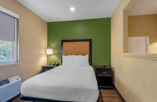 Executive Park Apartment | 1 Queen Bed | Non-Smoking, Micfridge, Sofa-Bed