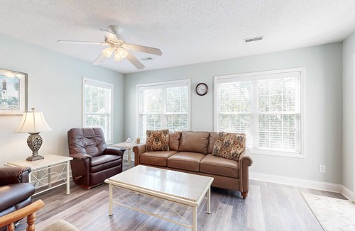 Edisto Island House | Peaceful home close to the beach with EV Charger, screened-in porch, large yard