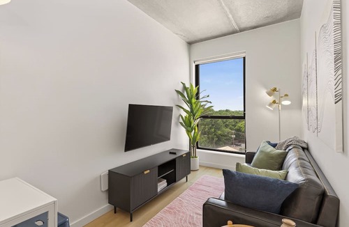 Charlotte Apartment | Light filled new 2 BR in the heart of Charlotte's dynamic South End. Steps to the Rail Trail + Light Rail = easy access to Uptown events. Rooftop Lounge w/skyline views, and luxe shared co-working spaces. Perfect for work, play or extended stay.