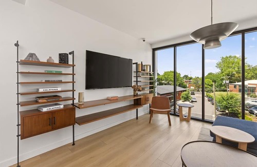 Charlotte Apartment | Light filled new 2 BR in the heart of Charlotte's dynamic South End. Steps to the Rail Trail + Light Rail = easy access to Uptown events. Rooftop Lounge w/skyline views, and luxe shared co-working spaces. Perfect for work, play or extended stay.