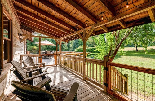 Kodak Cabin | 12-Acre Smoky Cabin Near Pigeon Forge・Pool・Hot Tub
