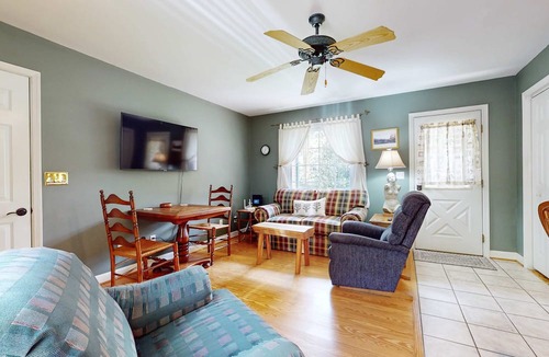Kodak Cabin | 1.8 Mi to TN Smokies Stadium & Park・Serene Escape