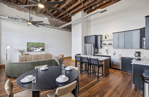 Old City Apartment | 0.6 Mi to DT Knoxville・Historic Open Loft, for 6