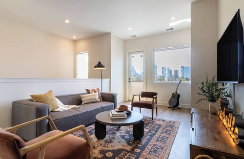 Buena Vista Apartment | 4BDR Bachelor Stay Near Broadway | Conway