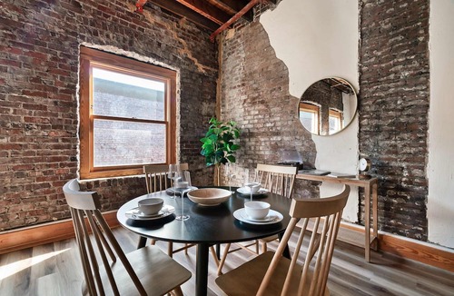 Old City Apartment | 1 Mile to Downtown Knoxville・Cozy Historic Loft