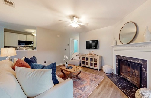 Scanlonville Condo | Stylish dog friendly, ground-floor getaway with pool, washer/dryer, & AC