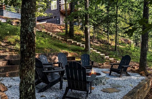 My Mountain Cabin | Blue Ridge Shadows Lodge: Escape to the serene Blue Ridge Mountains