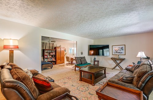 Nunnelly House | Piney River Escape Hot Tub and Outdoor Kitchen