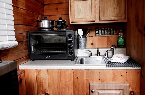 Columbia Cabin | Cozy Log Cabin near Cumberland Lake State Park, Perfect for an Outdoor Adventure