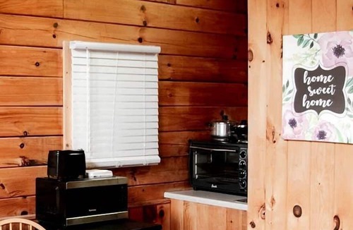 Columbia Cabin | Cozy Log Cabin near Cumberland Lake State Park, Perfect for an Outdoor Adventure