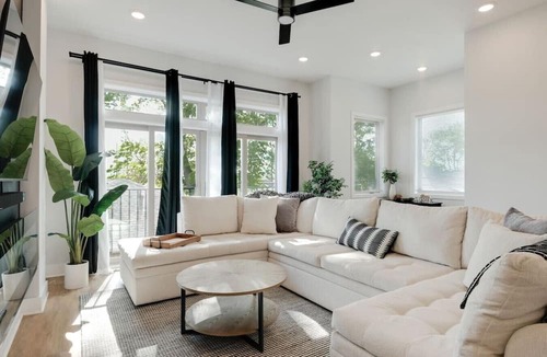 East Nashville Villa | 15 Rooms, 48 person, Townhome Complex, 2mi to DT