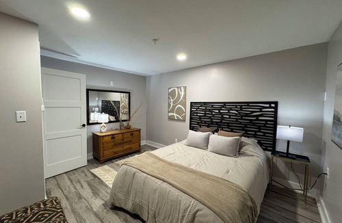 Wirtz Cabin | TOGO, a Cozy stay for Eight in the Lodge of Karoo at Smith Mountain Lake