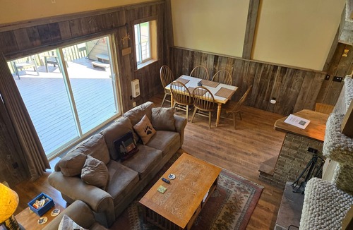 Accident House | Cabin Escape | Hot Tub + Loft + Sleeps 8