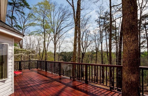 Suwanee House | The Hill-Private Estate Near Atlanta-Huge Home, 2 Kitchens, Ideal for Gatherings