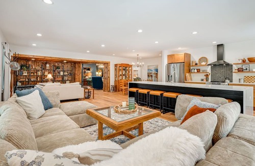 Flat Rock House | Large 4 Bedroom House in Flat Rock Near Hiking, Dining & Bonclarken