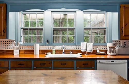 Shallotte House | Step back in time at this beautiful historical home, centrally located in Shallotte between two NC beaches.