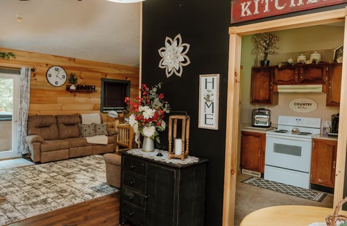 Shoals Cabin | Lovely 4-bedroom cabin with AC in pleasant Shoals