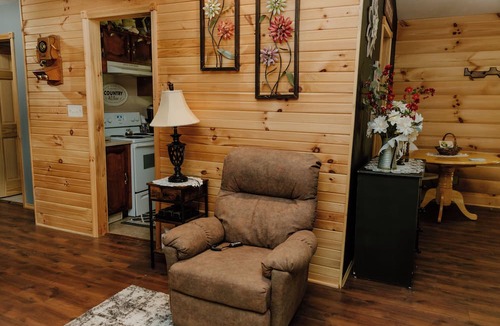 Shoals Cabin | Lovely 4-bedroom cabin with AC in pleasant Shoals
