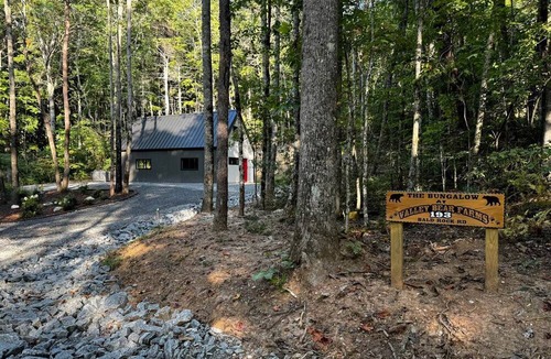 Balsam Grove House | Cozy and Secluded Cottage in the Woods of Western North Carolina, near Pisgah National Forest