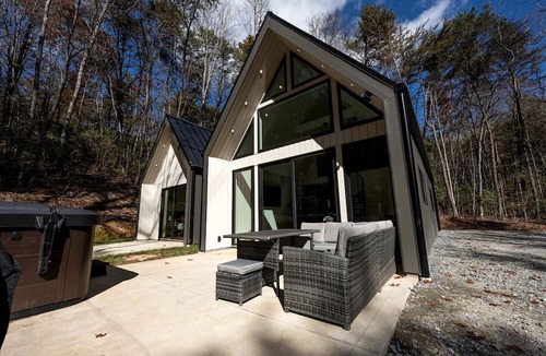 Balsam Grove House | Cozy and Secluded Cottage in the Woods of Western North Carolina, near Pisgah National Forest