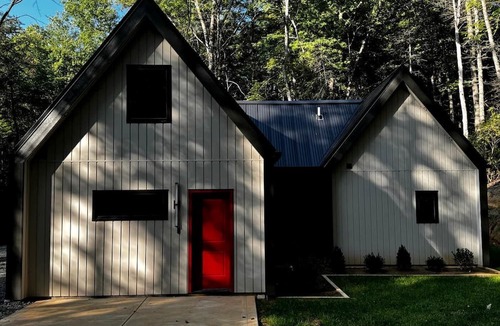 Balsam Grove House | Cozy and Secluded Cottage in the Woods of Western North Carolina, near Pisgah National Forest