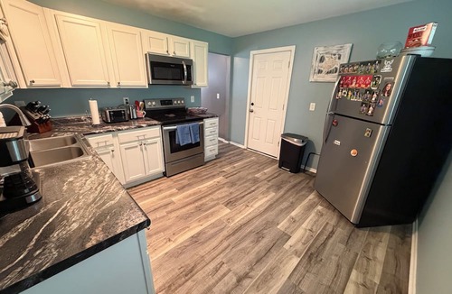 Elsmere House | “Space Between The Faith” 5 Bedroom home/sleeps 10 Close to area attractions