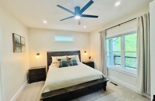 La Follette House | Tan Lines & Good Times, 6 bed/8 bath-Water Front,Private Dock, Hot tub, Gameroom