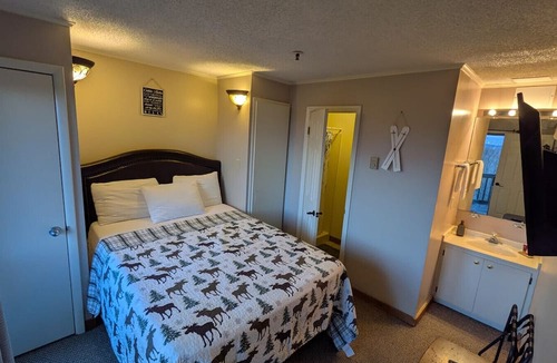 Ghent Condo | Winterplace Ski in Ski out condo Second Floor D205