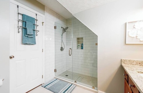 Oakley Apartment | 2BR apartment - cute, cozy, convenient