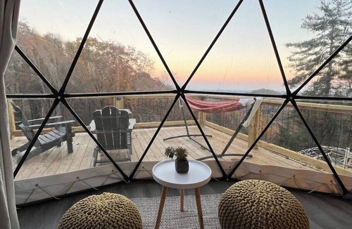 Apple Ridge Apartment | GeoDome 100 mi Views 2½ mi to BR
