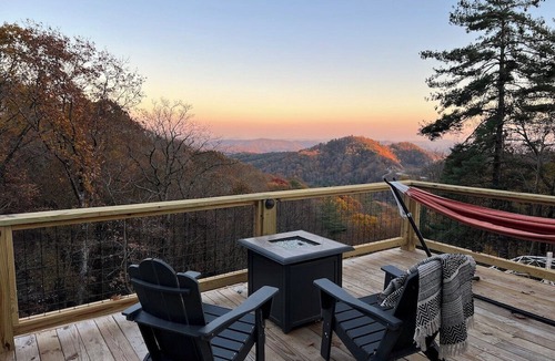 Apple Ridge Apartment | GeoDome 100 mi Views 2½ mi to BR