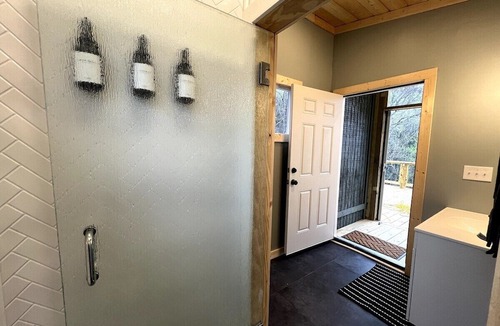 Apple Ridge Apartment | TreePod Big Views 2.5 mi to BR