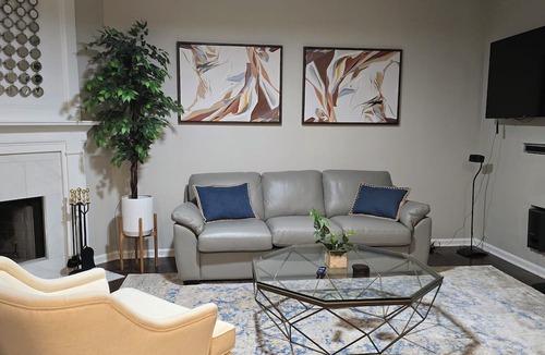 Sugar Hill House | Super Clean Comfortable Townhome -Sleeps 6-Home Away From Home!